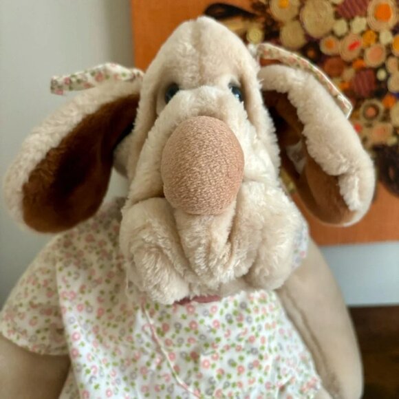 Ganz Vintage 1981 Wrinkles Tan Girl Dog Puppet 17 Plush Toy Original Outfit - Picture 2 of 9